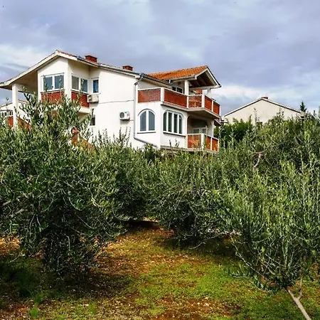 Leni Apartment