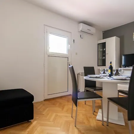 Leni Apartment Krk Town