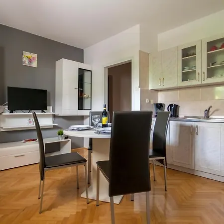 Leni Apartment