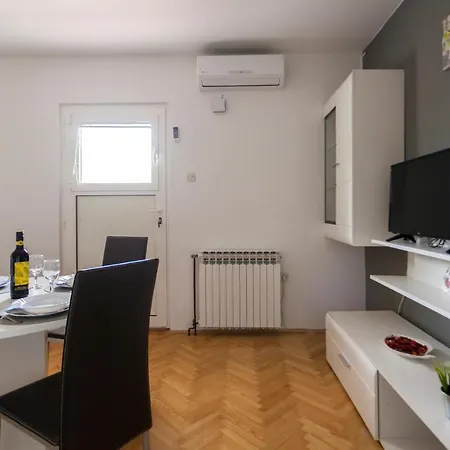 Apartment Leni