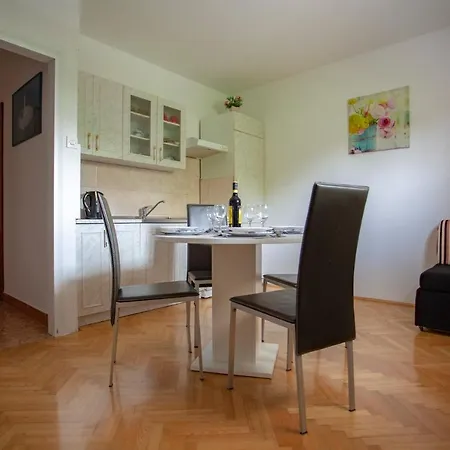Leni Apartment